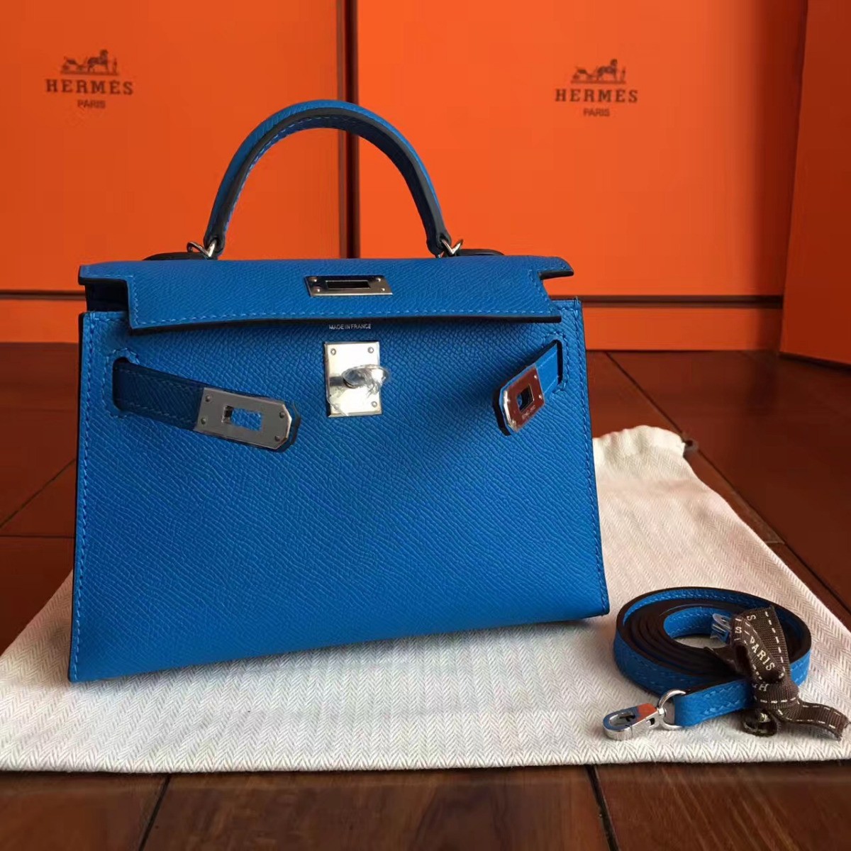 Replica Hermes Mini Lindy Handmade Bag In Biscuit Clemence Leather